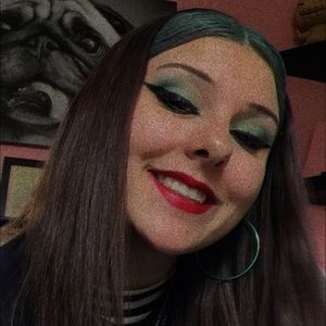 Meet your Posher, Alisha